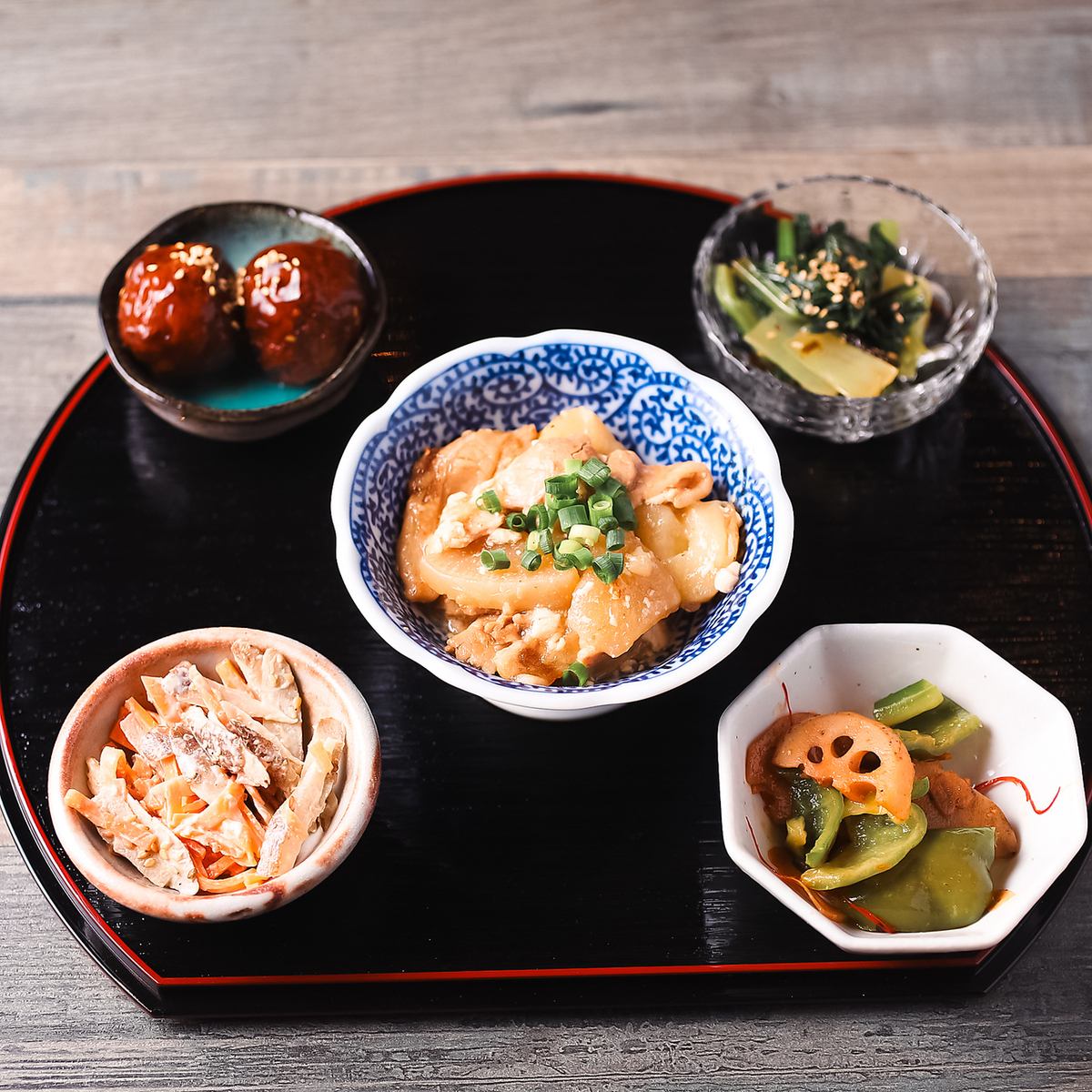 おばんざいでゆっくりと食事を楽しむことができます！