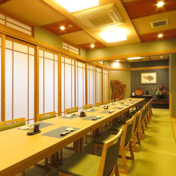 最大44名様までOKの宴会場。個室なので周りを気にせず皆さんで楽しんでいただけます。仕切りがあるので2～44名様までの組み合わせであれば個室をご用意することもできます♪宴会や接待には2時間飲み放題コースがお勧め。6000円(税込)～の料理のみコースに＋2200円(税込)で2時間飲み放題ができます。