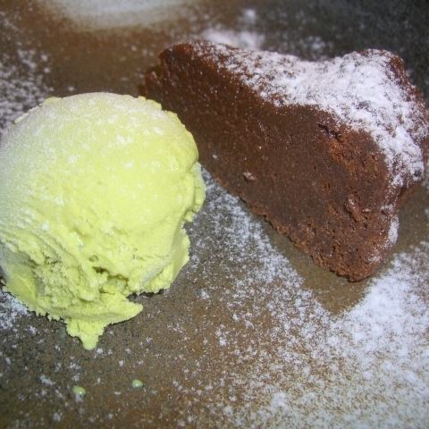 自制特制的巧克力和绿茶冰淇淋