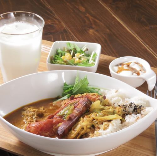 [Lunch menu that changes daily] Daily curry is available!
