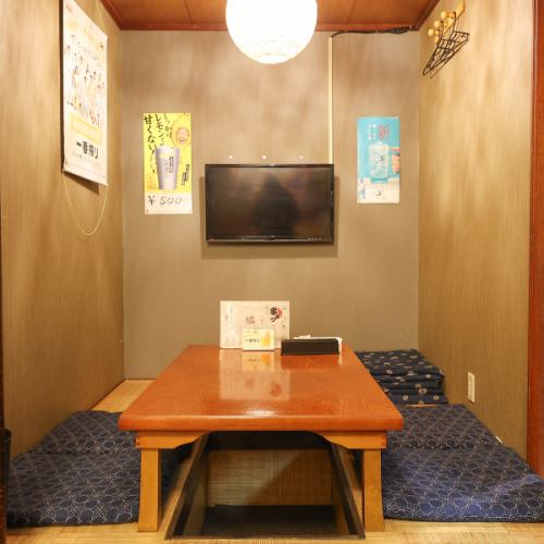 <p>特別な空間!4人席完備!揚げたての串カツと豊富なお酒で至福のひとときを!友人同士の飲み会や仕事仲間との宴会など賑わう活気ある空間です。和風の落ち着いた内装は普段使いから特別な日の演出まで幅広く対応可能。美味しい串カツとビールを囲みながら賑やかで楽しいひと時をお過ごしください。ご来店お待ちしております</p>