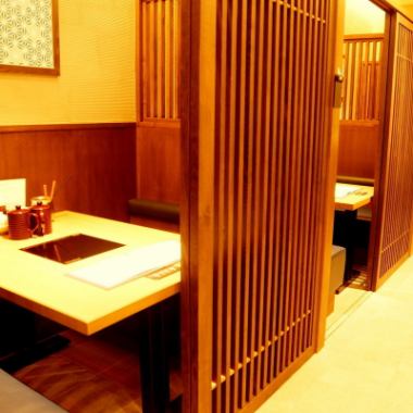 There are three private rooms that can accommodate up to 4 people.Because it is a popular seat, please reserve early if you wish.