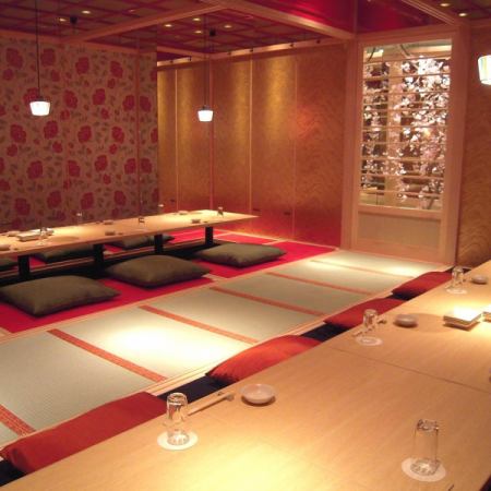 For groups, please use the banquet hall.This is a seating area equipped with a sunken kotatsu that can accommodate parties of up to 36 people.In addition, at the nearby affiliated store "HIT STUDIO TOKYO", parties can be held for up to 100 people seated and up to 150 people standing.We also have a large screen, so please contact us if you would like to use it for parties or wedding after-parties.