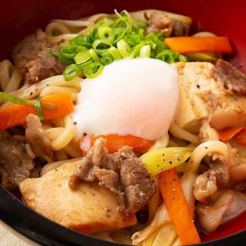 Sukiyaki udon with beef and green onions