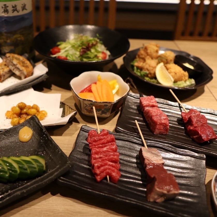 We offer a luxurious menu including beef skewers, meat sushi, and roast beef yukke.