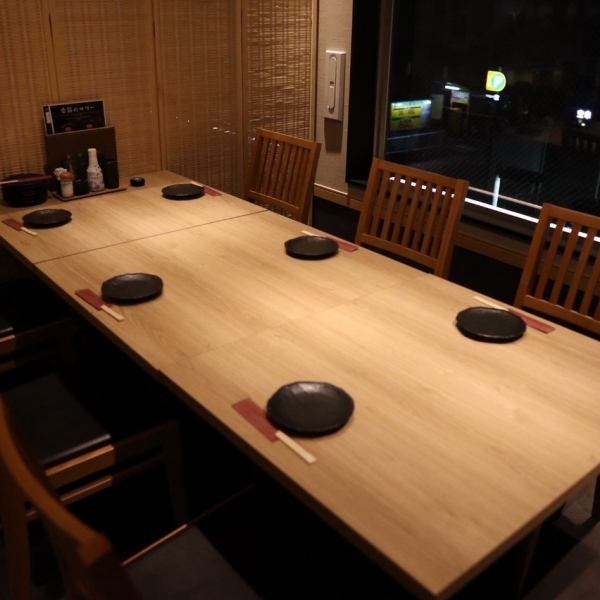 We have semi-private rooms available for 2-6 people.The interior of the restaurant is stylish and modern Japanese, with a warm wooden feel. It is a private space, so it is perfect for celebrating special occasions, dates, or girls' nights out.