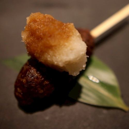 肉丸配萝卜泥和酱油