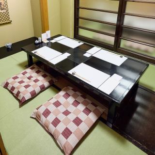 4名様利用可能な掘りごたつ個室は、会話を楽しむのにぴったりな特別な空間です。大切な人とのお話を存分に楽しめます。