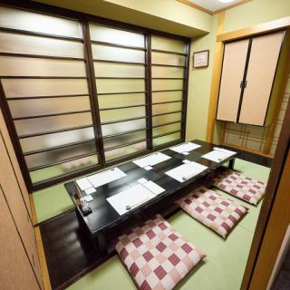 掘りごたつ個室は誰にも邪魔されず、気の合う仲間と一緒に料理を楽しみながら思い出に残るひとときを過ごせます。