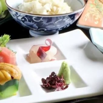 ≪ランチ≫【旬菜弁当】旬菜の盛り合せ、天ぷら、デザート、季節の茶碗蒸し等全5品1800円(税込)