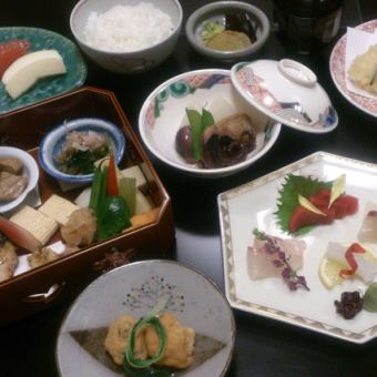 ≪ランチ≫【ミニ会席】先付やお造り、緑高焼物八寸、天ぷら、温物まで全8品4000円(税込)