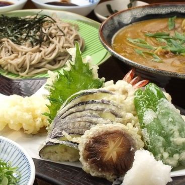 Popular Tenzaru and Curry Udon with voluminous and delicious chewy noodles