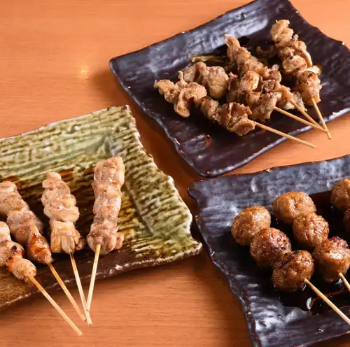 ◇秘伝タレと手打ちにこだわる本格焼鳥！各種2本280円(税込)とコスパ最強◇