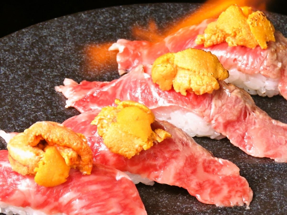 We also have a wide variety of meat dishes! We serve straw-grilled meat sushi.