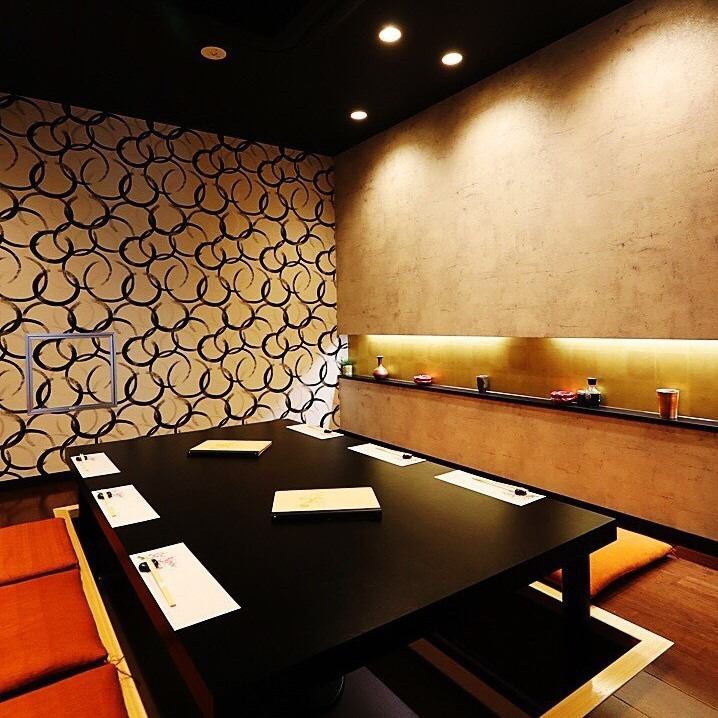 Up to 12 people can be seated in the private room! Perfect for banquets and after-work drinking parties.