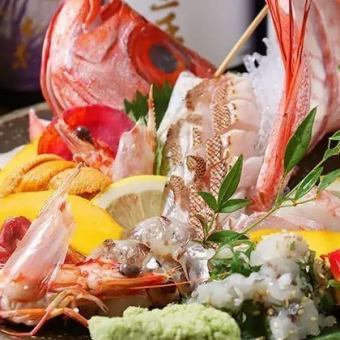 【最受欢迎】草烤红鲣鱼和大量时令高级食材...6,000日元，包括10道菜和2小时无限畅饮
