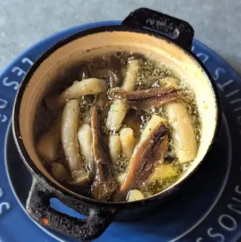 しめじとアンチョビ
