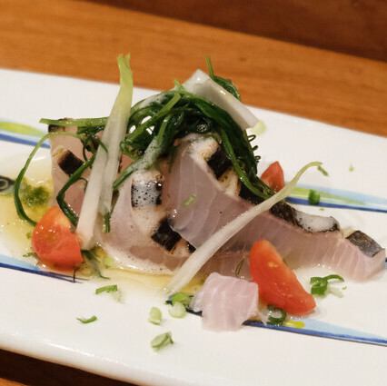 三重カマスサワラのカルパッチョおかひじきのサラダ