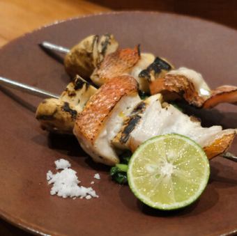 金目鯛と松茸のスピエディーニ すだちとニラのサルサヴェルデ