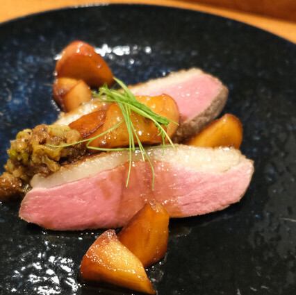 鴨のロースト マルサラ風味のフルーツソース