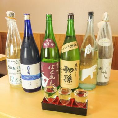 【お料理のお供に】お料理と共に、こまめに仕入れる日本酒を是非ご堪能ください（各990円～（税込）)