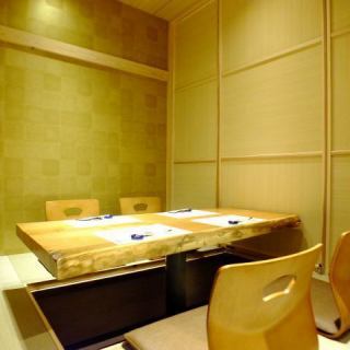 掘りごたつ式の完全個室5部屋完備。接待　会社宴会　大切なお集まりに最適です。