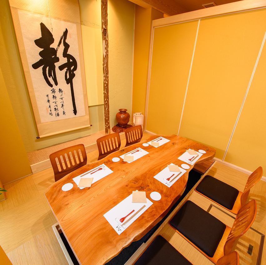 完全個室完備豊富な森海の幸を。カウンターは炭焼き炉端焼き藁焼きが目の前で楽しめる