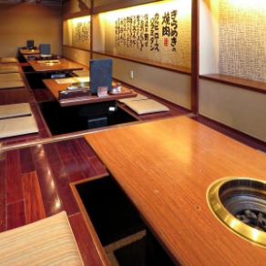 There are 6 table seats for 4 people.The interior of the woodgrain interior is spacious.From table seats to horigotatsu tatami mats, enjoy the finest yakiniku in a luxurious space.