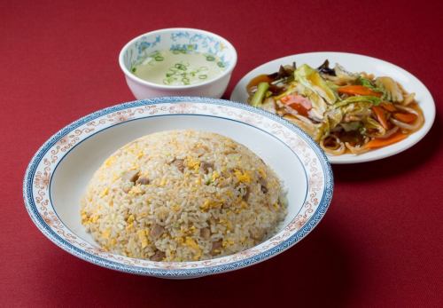 Fried rice with mini Cantonese fried noodles