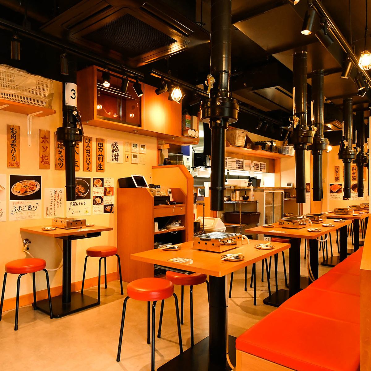 Our restaurant, which boasts a retro atmosphere, is also recommended for dates♪