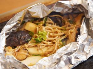 Butter-baked mushrooms in foil