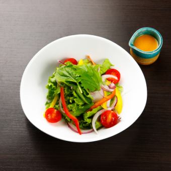 organic vegetable leaf salad