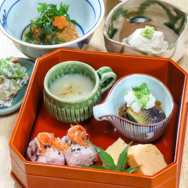 季節の恵みを堪能する至福の【昼の会席料理】5200円(税込)
