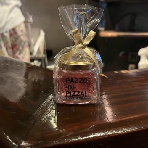 本日から、PAZZO DI PIZZAの15周年記念キャンペーンを開始！🎉🎉

@pazzo.di.pizza 

店内も制作したTシャツ、扇子、コースターなどのオリジナルグッズで装飾しております👕🪭
各グッズはセルフレジから購入が可能です！
さらに、3,500円以上のお会計のお客様はグッズを入手できるチャンス！
くじを引いていただき、当たりが出たらその場でグッズをプレゼント！🎁🎁

キャンペーンは11月9日まで。他にもお得なキャンペーンを実施してますので、この機会に是非ご来店ください！