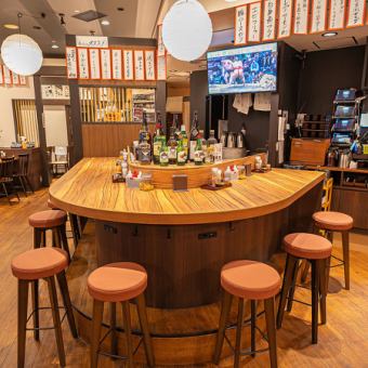 おひとり様でも大歓迎★カップルや、カウンターがお好きなお客様にもぴったり。お仕事帰りにフラッとお立ち寄りください。リーズナブルでやみつきのお料理ご用意してお待ちしております★