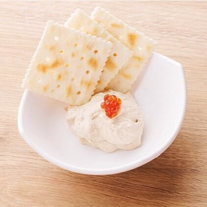 カニ味噌クリームチーズクラッカー添え