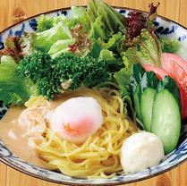 まるは製麺のラーメンサラダ