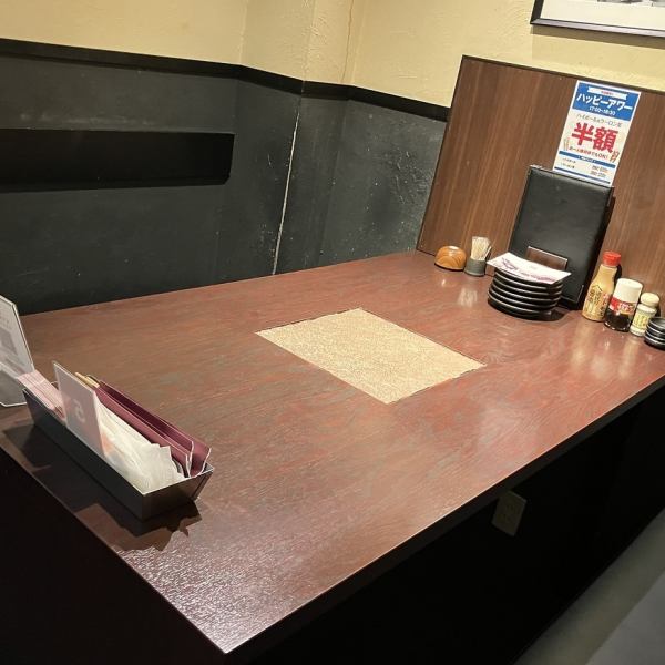 【掘りごたつ席】落ち着いた和空間でゆったりとおくつろぎください。仕切りがあるので、ほかのお客様も気になりません★♪（写真は系列店）