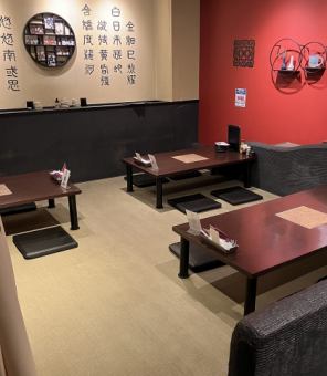 ゆったりした座敷で肩を並べて宴会できます