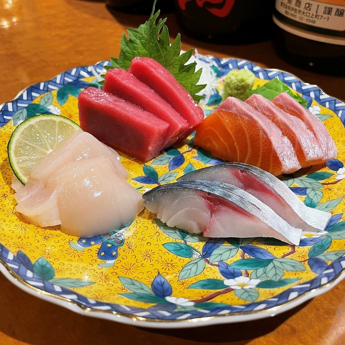 全国から仕入れた魚介類を盛り合わせで！お酒との相性◎