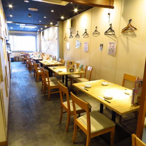 [2nd floor] On the 2nd floor, there are table seats for 4 people x 8 tables.It is also possible to connect tables depending on the number of guests.The bright, clean, wood-like space is also recommended for female guests.Enjoy carefully selected ingredients and a wide variety of Japanese sake along with conversation.