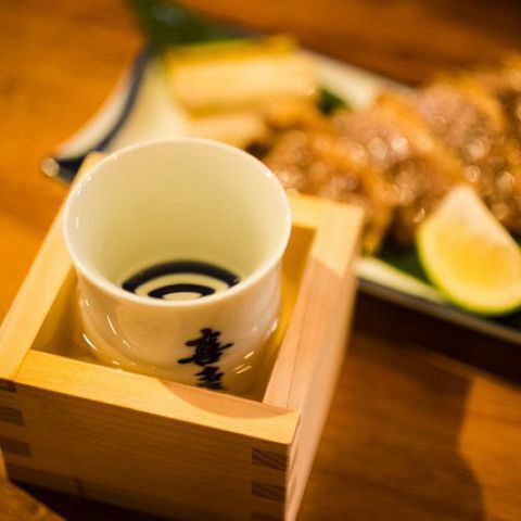 日本酒を常時100種類ご用意!深夜まで空いているのでどうぞ!