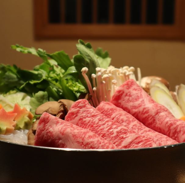 九州各地最好的牛肉和名牌肉一起享用的“绝品寿喜烧”