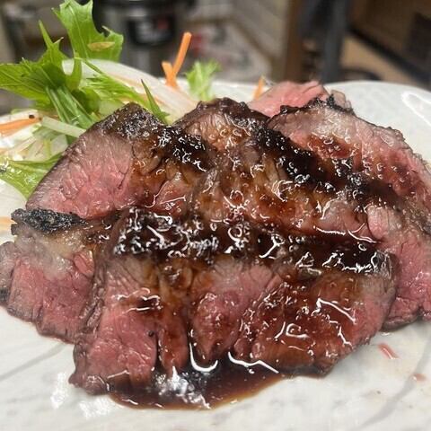 丁寧に調理した肉料理