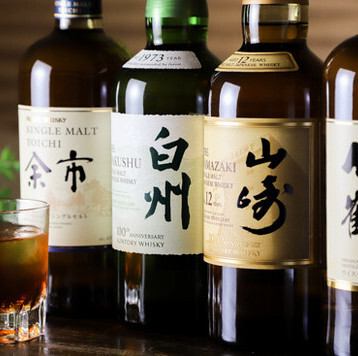 希少な全国の日本酒とウイスキー銘柄勢揃い