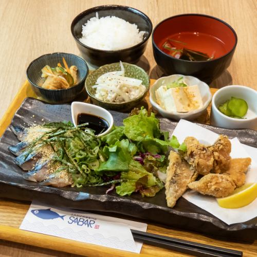 芝麻鲭鱼和炸龙田套餐