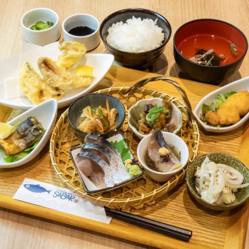 肥美鲭鱼刺身和咸鲭鱼品尝套餐