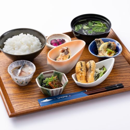 様々な鯖料理を楽しみたいなら「小鉢彩定食」！
