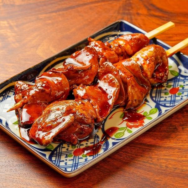 Made with Izumidori! An exquisite skewer that is just as popular as Tsukune King! Moist Toro liver and plump Torohatsu skewers♪