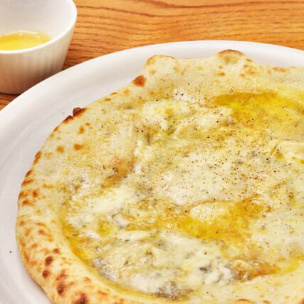 クアトロ フォルマッジョ 4種のチーズ はちみつ付き